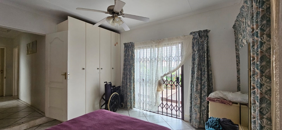 5 Bedroom Property for Sale in Wavecrest Eastern Cape